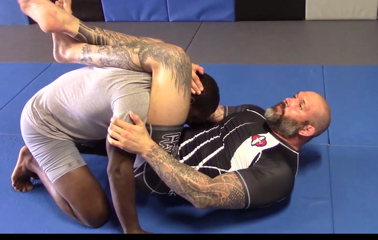 How To Pull Off A Hand Choke Triangle