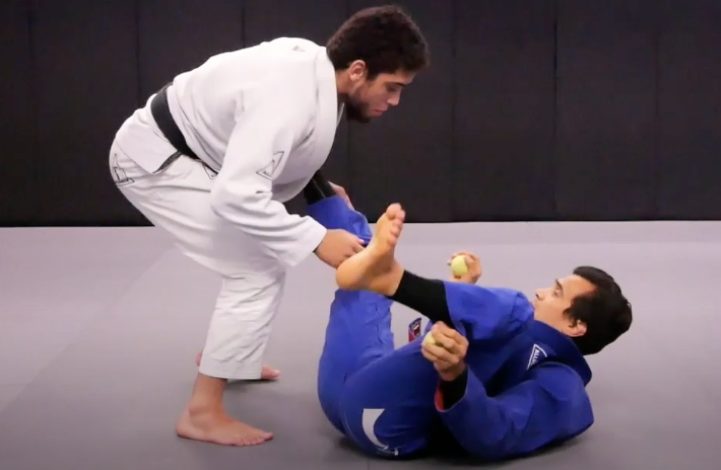 Cobrinha’s Guard Retention Drill To Have an Unpassable Guard