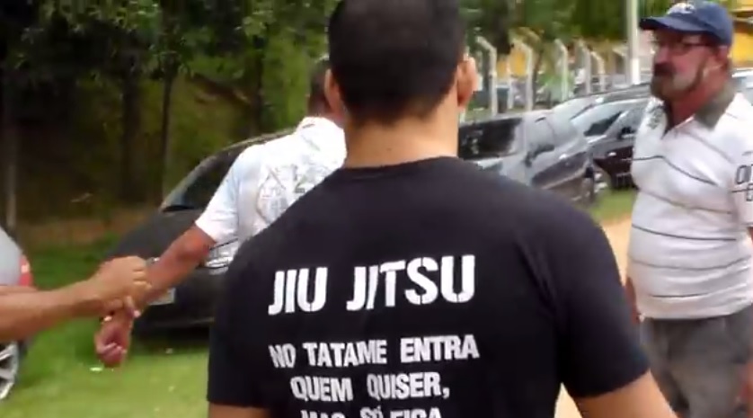 Un voleur a été surpris en train de voler une camionnette lors d'un tournoi de Jiu-Jitsu au Brésil