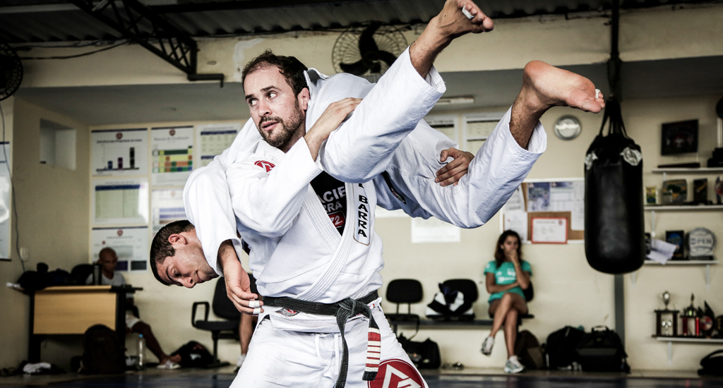 Marcio Feitosa nous montre comment utiliser le Jiu-Jitsu pour contrer le tir d'un lutteur