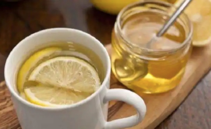 Start The Day Right: The Benefits of Drinking Lemon & Honey in Water Every Morning