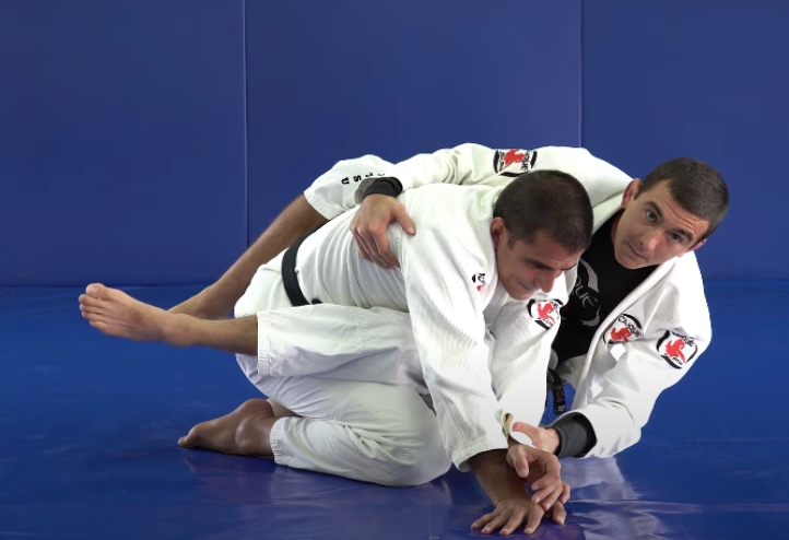 Comment utiliser les concepts invisibles de garde fermée de Rickson Gracie