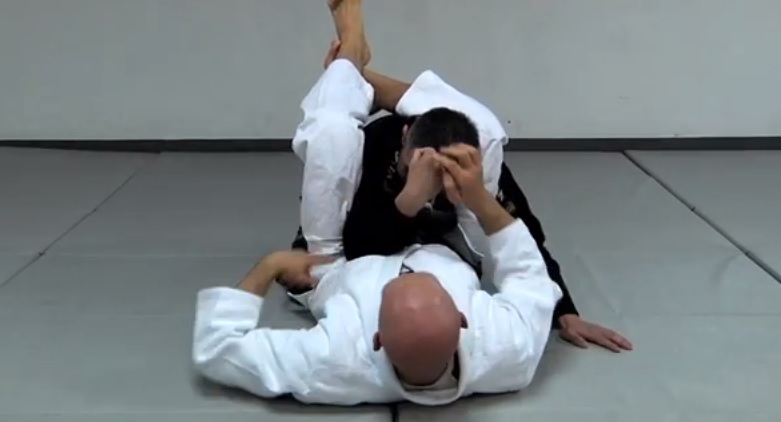 Un starter triangulaire à pourcentage élevé de Half Guard