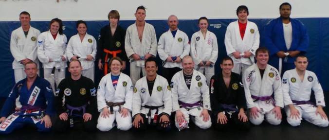 Formation à Lima BJJ dans l'une de mes premières entreprises de voyage / formation (auteur à l'extrême gauche, devant)