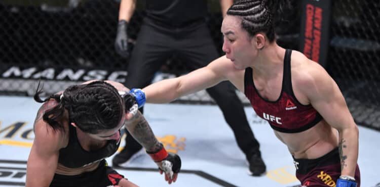 Yan Xianon frappe Claudia Gadelha à l'UFC Vegas 13
