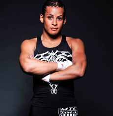 Fallon_Fox_460x470_by_Rolando_de_la_Fuente_courtesy_CFA