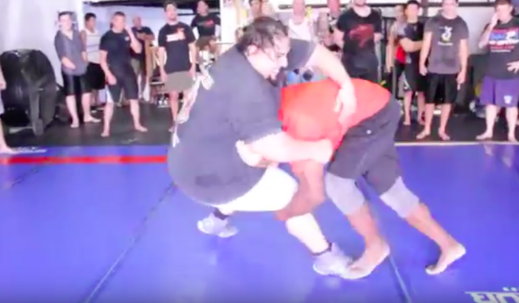 La légende du MMA Kevin Randleman enseigne le démontage à deux jambes