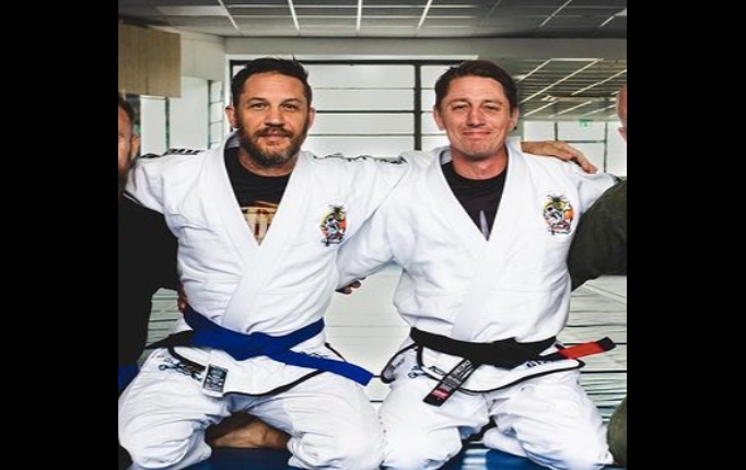 L'acteur Tom Hardy promu ceinture bleue en Jiu-Jitsu brésilien