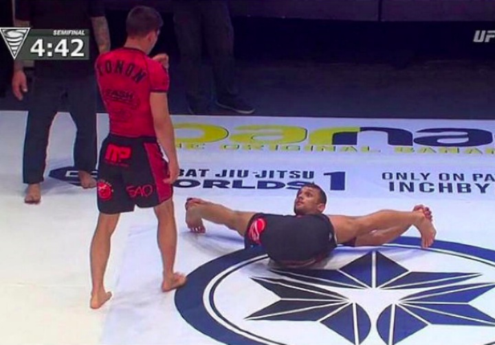 Moyens efficaces de passer la garde contre les personnes flexibles dans le BJJ