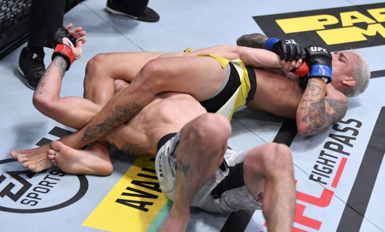 Arbitre MMA: Je ne l'arrêterai pas tant qu'il se battra, montrera des `` compétences cognitives ''