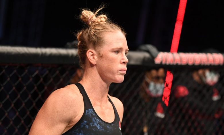 Holly Holm contre Julianna Pena en préparation pour l'événement UFC de mai