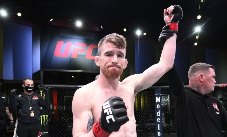 Ils ont dit quoi?! Les pros réagissent au KO du genou volant de Cory Sandhagen de Frankie Edgar à l'UFC Vegas 18