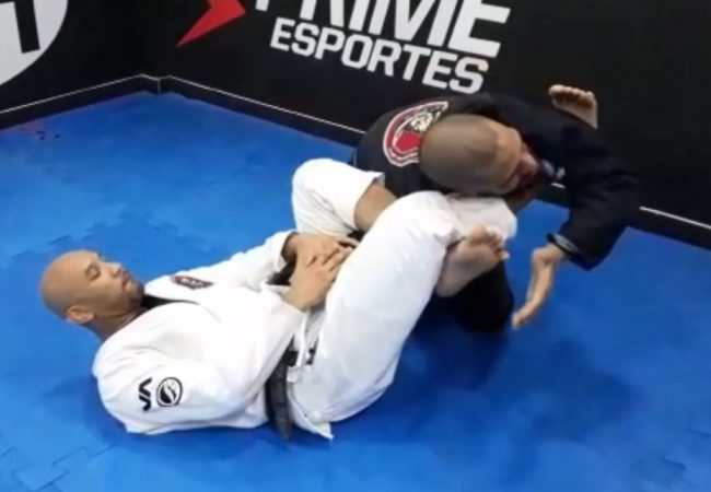 Lídio Henrique enseigne deux finitions à partir de l'omoplata