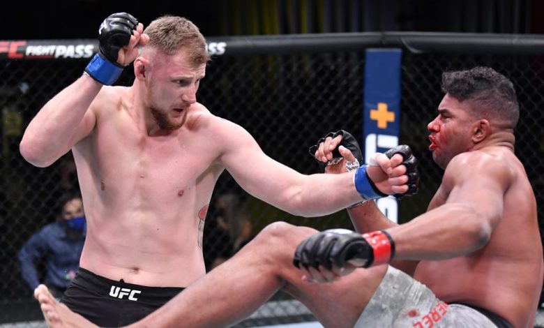 Récapitulation vidéo de l'UFC Vegas 18: Alexander Volkov domine Alistair Overeem et remporte la victoire par TKO