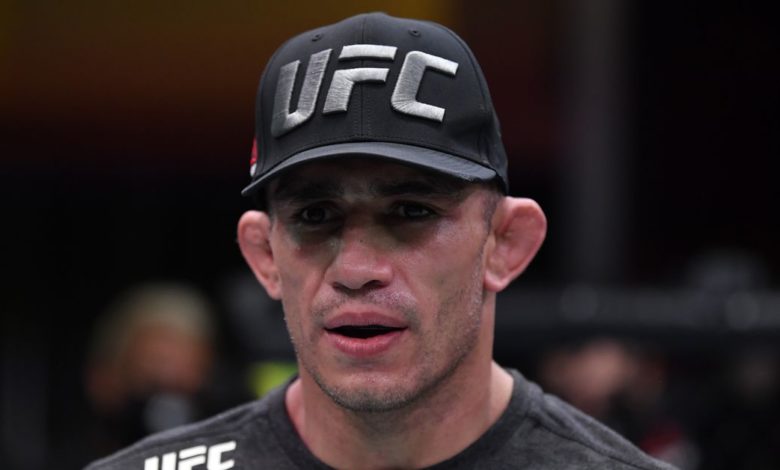 `` Tout ce que tu fais, c'est chier '' - Tony Ferguson tire sur Nate Diaz