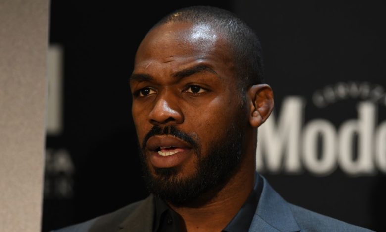 Vidéo: `` Fat Boy '' Jon Jones frappant des pads laisse les fans douteux de son succès en poids lourd