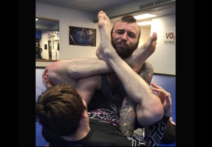 Pourquoi les débutants en Jiu-Jitsu brésilien sont-ils si attirés par les techniques flashy à faible pourcentage ?