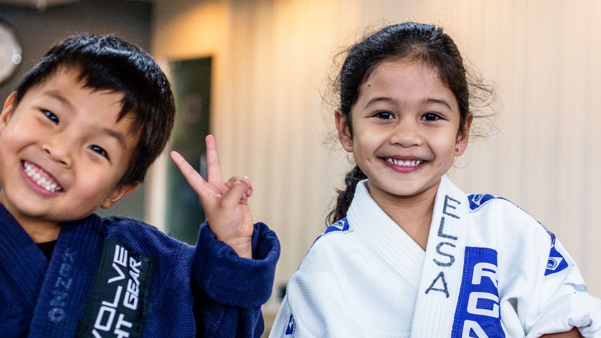 Les enfants s'engagent dans les arts martiaux
