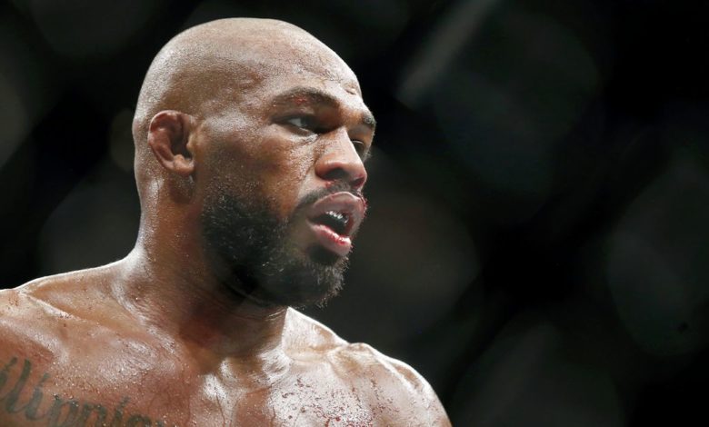 L'entraîneur d'Adesanya: Le tricheur de drogue Jon Jones `` aussi peu pertinent que TJ Dillashaw '' après des suspensions