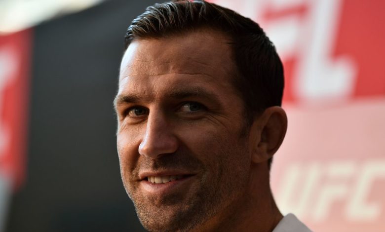 Luke Rockhold raconte l'histoire du vol de la voiture volée d'un ami dans le quartier `` ghetto '' de Los Angeles
