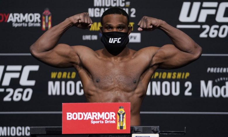 Vidéo UFC 260: Embedded, partie 3 - `` Smart vainc le fort ''