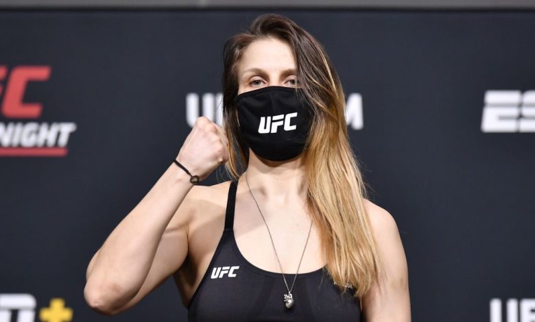Vidéo: un combattant de l'UFC se bat deux fois sur la balance à l'UFC Vegas 22, part sur une civière