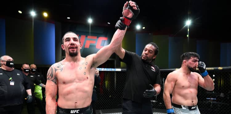 Robert Whittaker bat Kelvin Gastelum à l'UFC Vegas 24