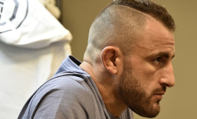 Je crachais de plus en plus de sang - Le champion de l'UFC Volkanovski détaille la bataille `` méchante '' du COVID-19