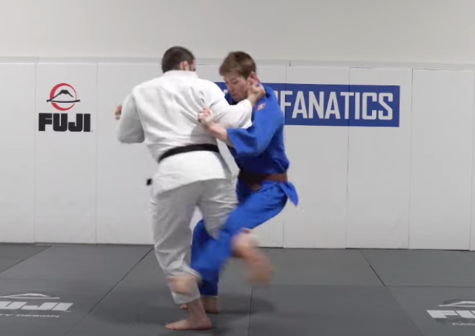 La configuration circulaire d'Ouchi Gari de Travis Stevens
