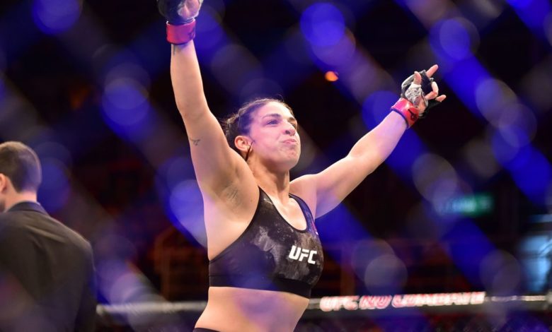 Nina Ansaroff est `` un poisson hors de l'eau sur le tapis '', déclare Mackenzie Dern
