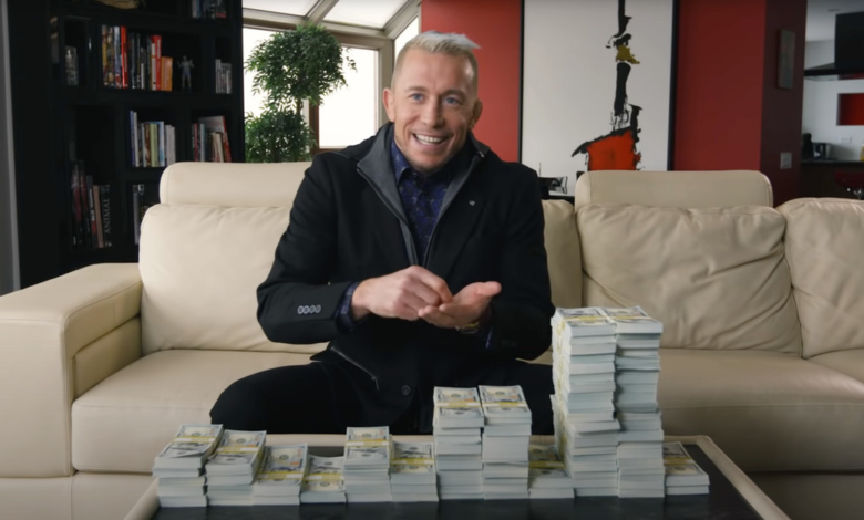 Vidéo: Après avoir gagné son premier million, GSP a acheté des fossiles de dinosaures - puis les a accidentellement cassés