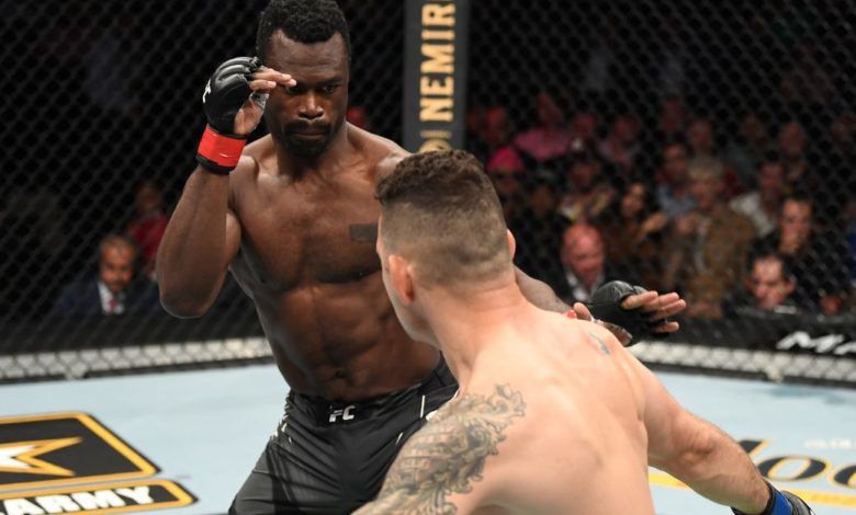 Vidéo GRAPHIQUE: Chris Weidman a eu Anderson Silva'd, se casse mal la jambe contre Hall à l'UFC 261
