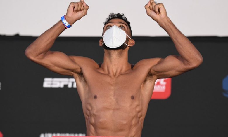 Edson Barboza se sent `` plus fort que jamais '' après le décès de son père: `` Il est avec moi dans l'esprit ''