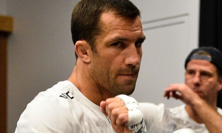 Luke Rockhold à propos d'Israël Adesanya: `` Il est battable à bien des égards ''