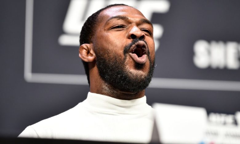 Photos: L'énorme Jon Jones `` s'est concentré '' sur la prise de poids alors même que l'UFC prévoit Ngannou-Lewis