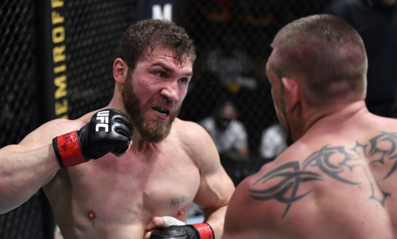 Ion Cutelaba contre Devin Clark pour l'événement UFC en septembre