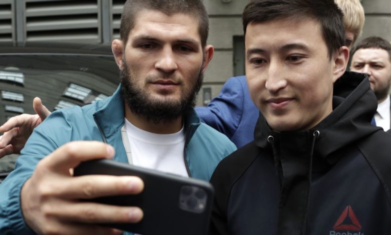 Khabib partage enfin sa réaction à Logan Paul contre Floyd Mayweather