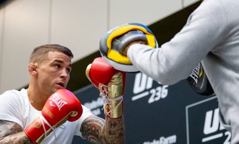 L'entraîneur de boxe de Dustin Poirier prédit un KO au troisième tour de Conor McGregor à l'UFC 264