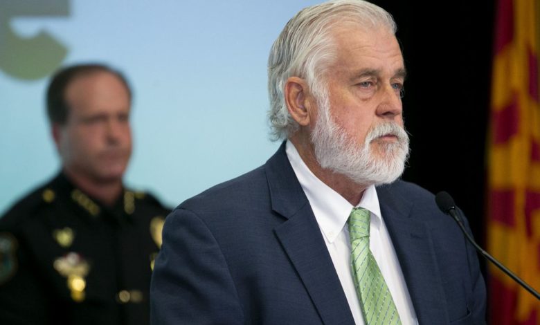 Rapport: le maire de Glendale dit à un employé de l'arène de «manger de la merde et de mourir» lors de la confrontation de l'UFC 263