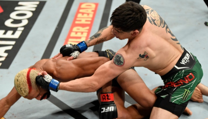 Rapport de bonus UFC 263: Brandon Moreno gagne un bonus ...