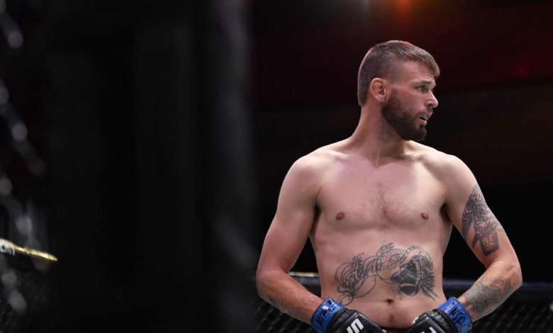 Tim Means contre Danny Roberts rayé de l'UFC Vegas 29
