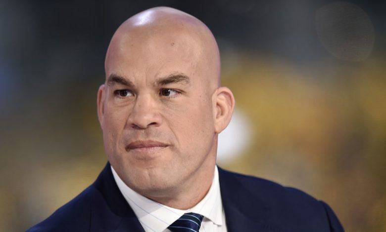 Tito Ortiz démissionne du conseil municipal de Huntington Beach, accuse "l'assassinat de personnage" et les "fausses nouvelles"