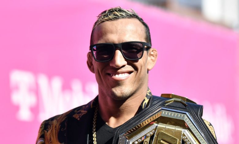 Conor McGregor « mérite une ovation debout », déclare le champion de l'UFC Charles Oliveira