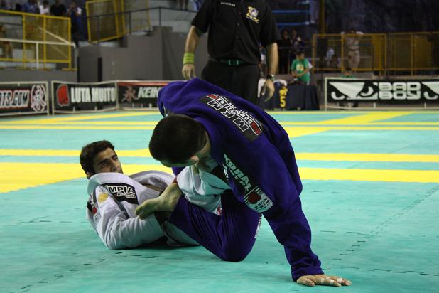 Leandro Lo combat contre Michael Langhi. Photo : Carlos Ozório/GRACIEMAG