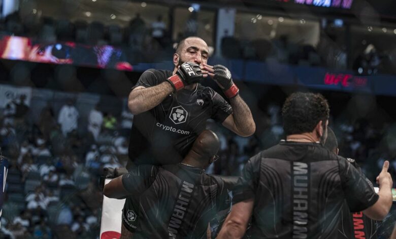 Belal Muhammad n'est pas amusé par les menaces de Colby Covington contre Jon Anik
