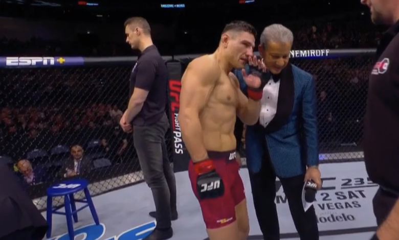 Micro chaud ! Bruce Buffer capturé disant au combattant de l'UFC de ne pas parler de la faible rémunération des combattants lors de la diffusion