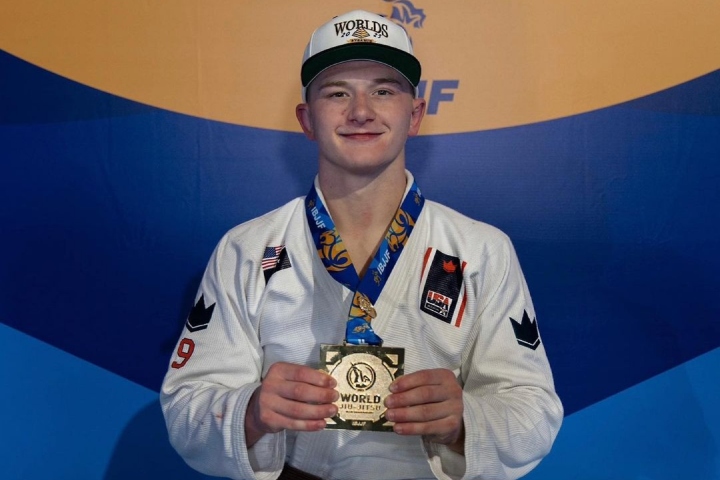 Cole Abate remporte le titre de ceinture brune du Championnat du monde IBJJF 2023
