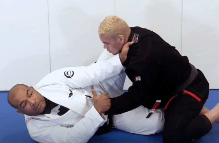 Sneaky Knee Shield to Cross Choke Setup by Bruno Bastos