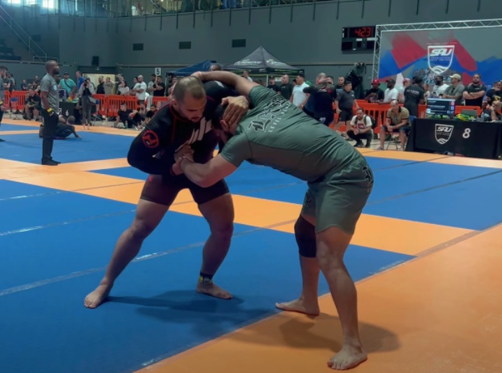 REGARDER: 3x olympiens de judo affrontent le champion national lutteur dans No Gi BJJ