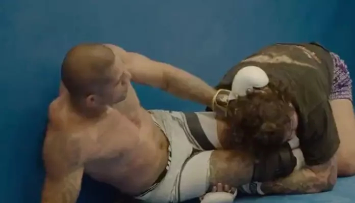 Dillon Danis partage une vidéo de lui aux prises avec l'ancien champion de l'UFC Alex Pereira
